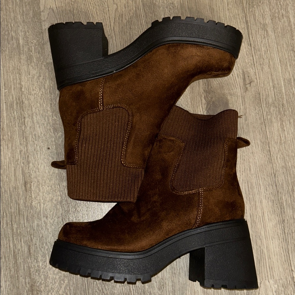 Soda Chunky Brown Platform Chelsea Boot - Women's 7 - Picture 6 of 7